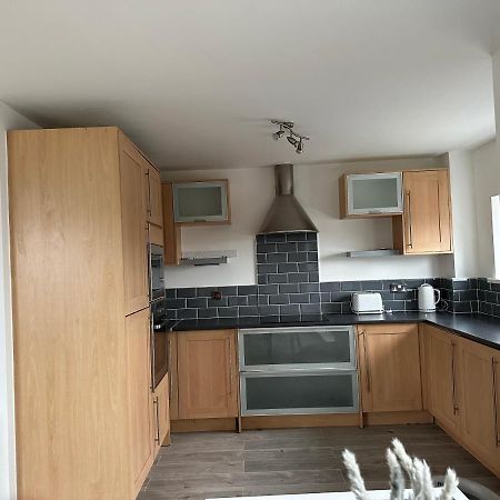 2 Bed Modern Apartment Swansea Bagian luar foto