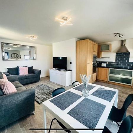 2 Bed Modern Apartment Swansea Bagian luar foto