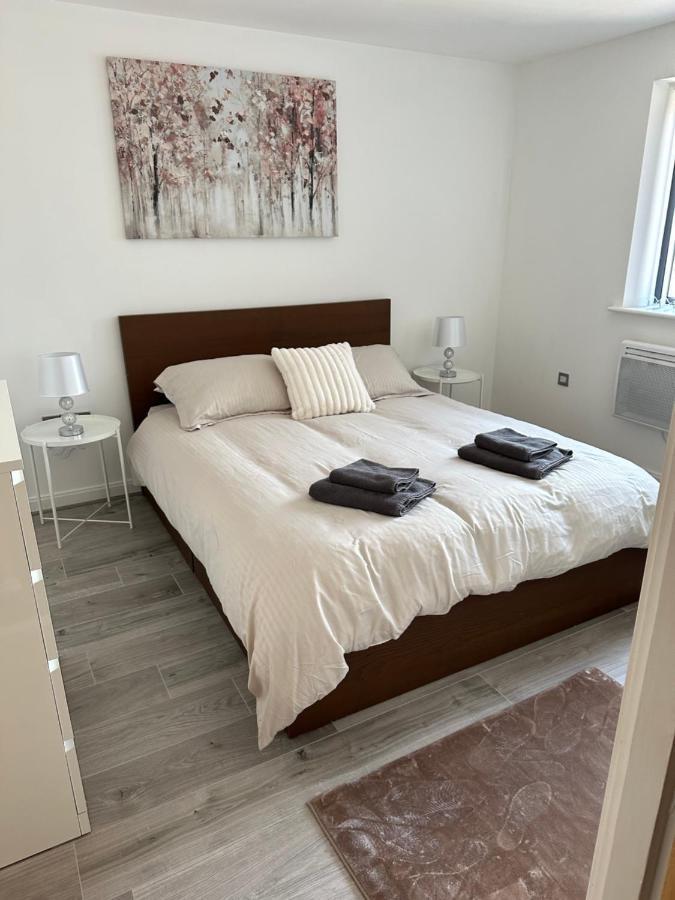 2 Bed Modern Apartment Swansea Bagian luar foto