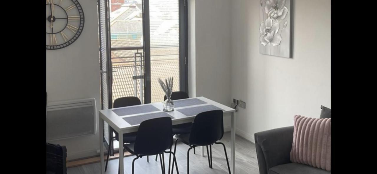 2 Bed Modern Apartment Swansea Bagian luar foto