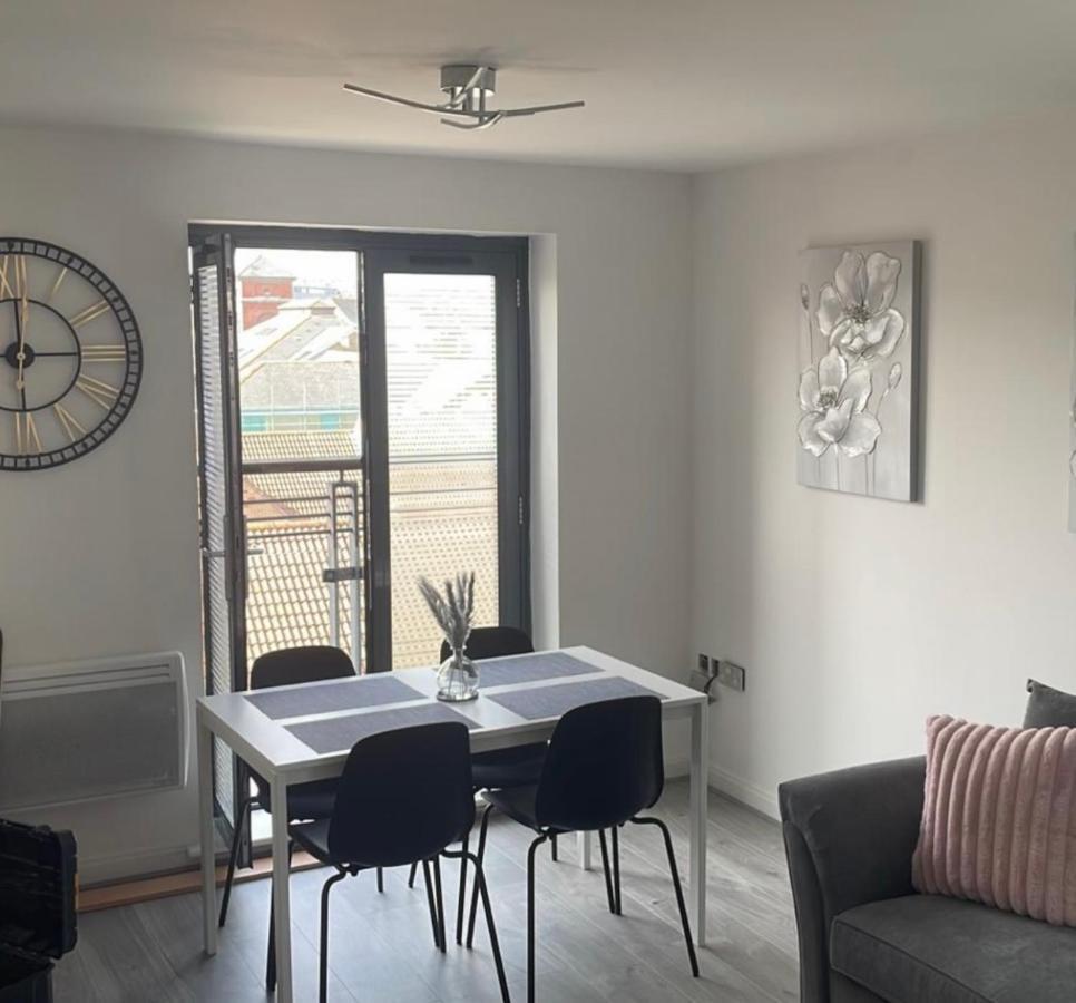 2 Bed Modern Apartment Swansea Bagian luar foto