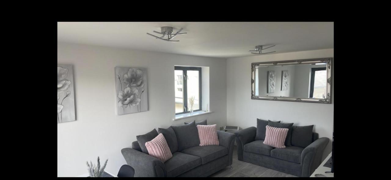 2 Bed Modern Apartment Swansea Bagian luar foto