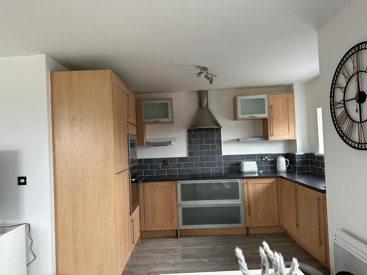 2 Bed Modern Apartment Swansea Bagian luar foto