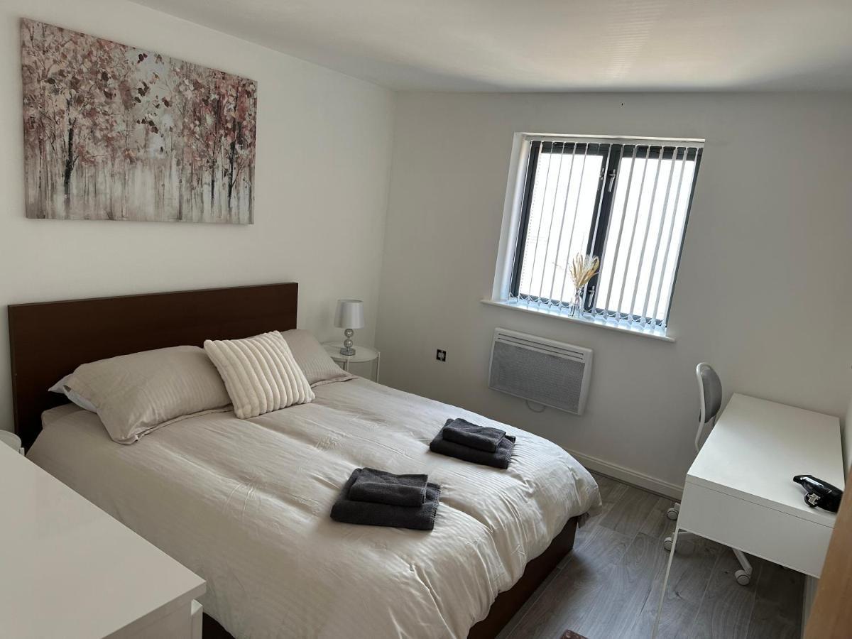 2 Bed Modern Apartment Swansea Bagian luar foto