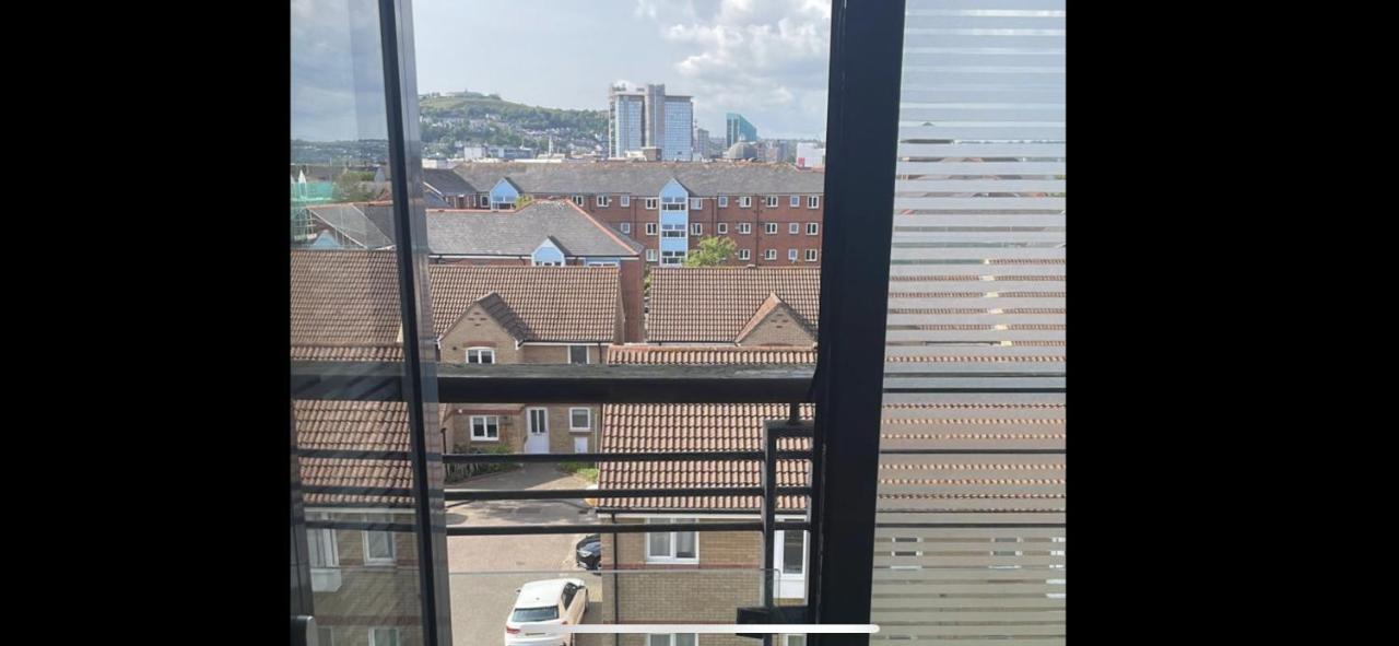 2 Bed Modern Apartment Swansea Bagian luar foto
