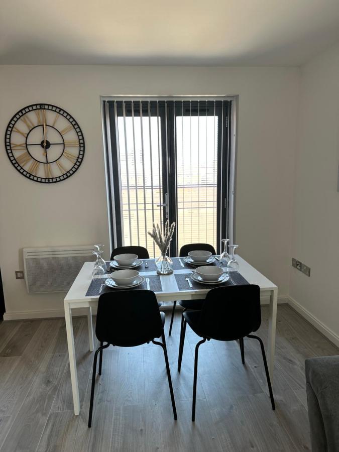 2 Bed Modern Apartment Swansea Bagian luar foto