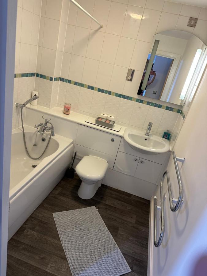 2 Bed Modern Apartment Swansea Bagian luar foto