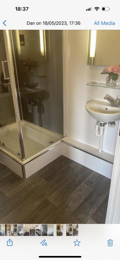 2 Bed Modern Apartment Swansea Bagian luar foto